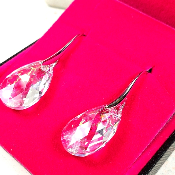Osiana Swarovski Crystal Teardrop White Patina Dangle Earrings - Picture 4 of 14